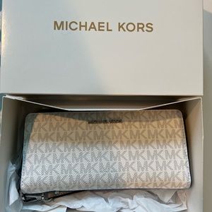 Michael Kors Jet Set Wallet